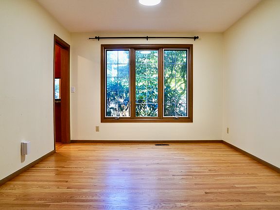 3rd image of 5852 146th Ave NE