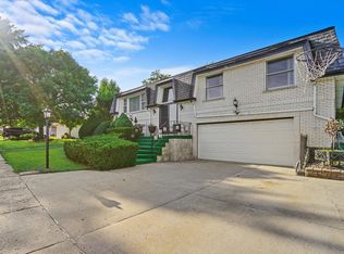 8834 W 98th St, Palos Hills, IL