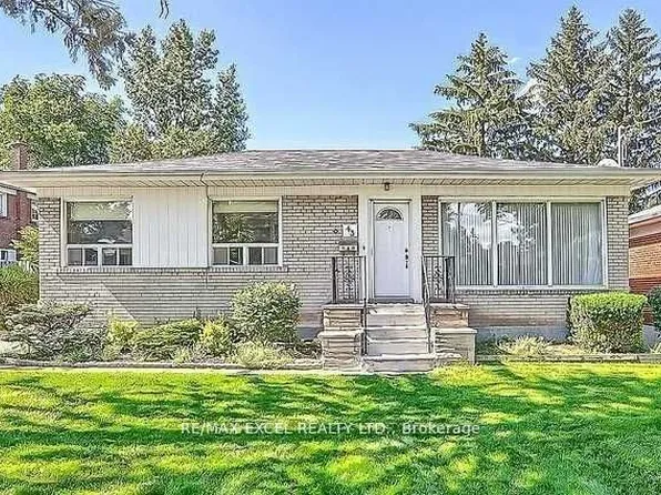 43 Boothbay Cres, Newmarket, ON L3Y 1Y6