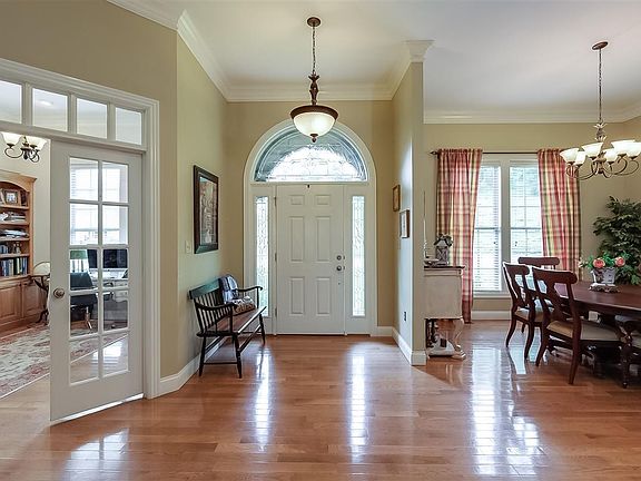 4th image of 294 Deerfoot Dr