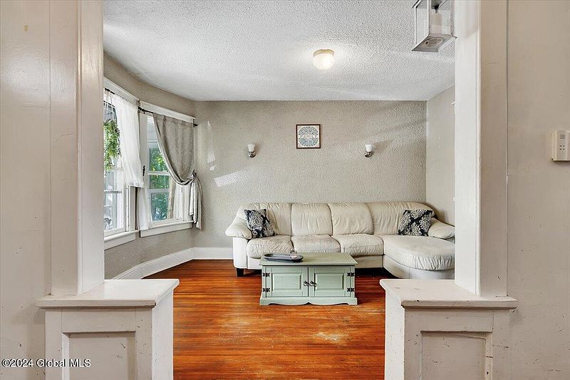 4th image of 697 Myrtle Avenue