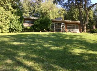 390 32nd St SE, Cedar Rapids, IA 52403