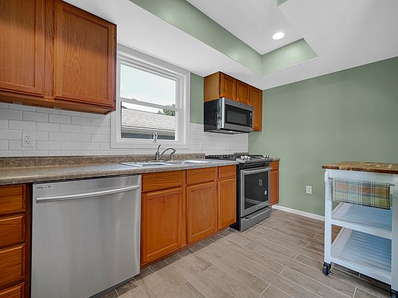 5th image of 12804 Oak St