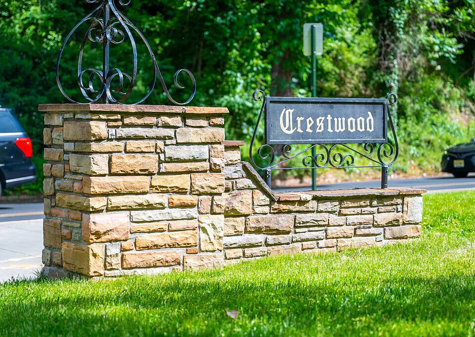 Crestwood Neighborhood Sign