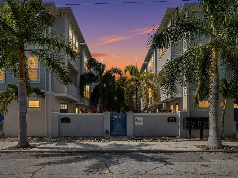 Townhome courtyard