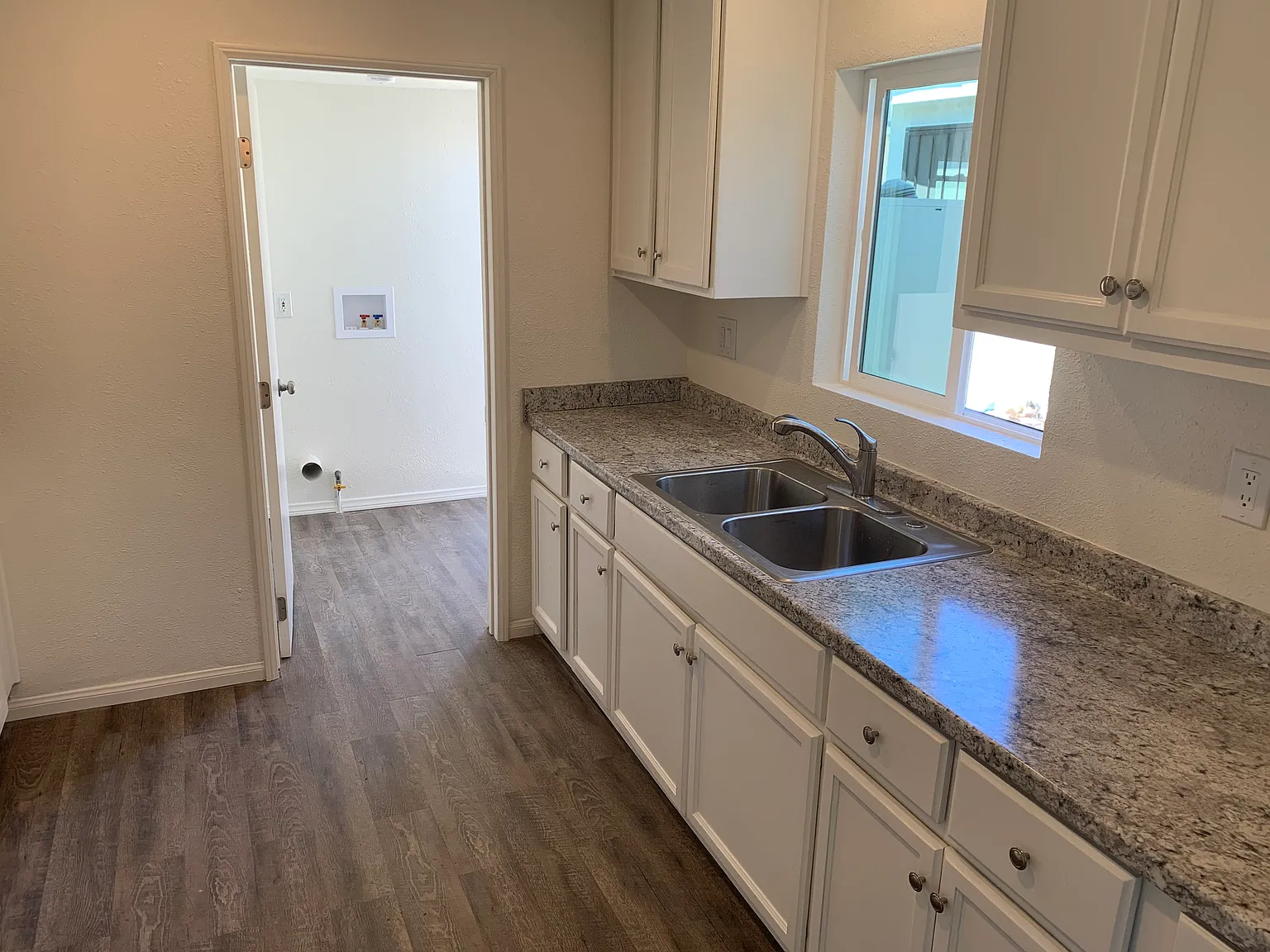 3 bed, 600 sqft, $3,200 — Photo 2