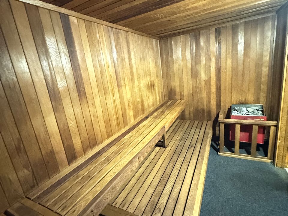 Amenity: Dry Sauna