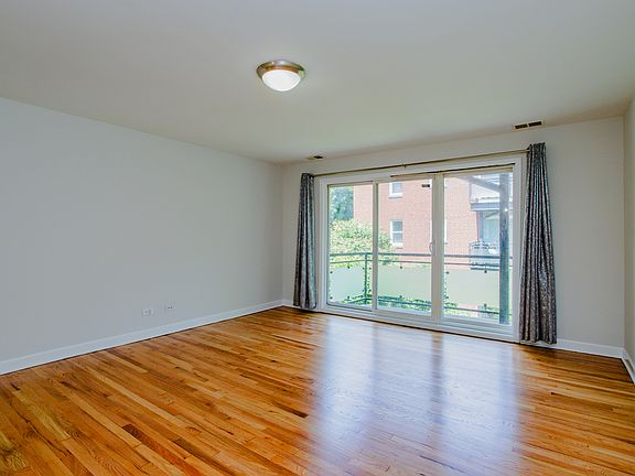 3rd image of 6425 N Damen Ave APT 2W