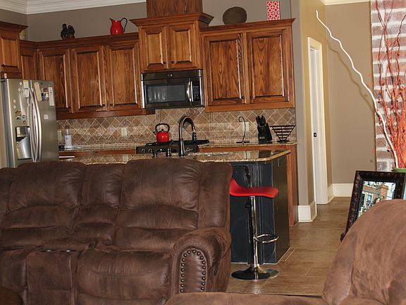 3rd image of 218 Country Park Dr