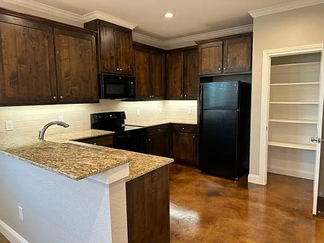 4 bed, 1574 sqft, $2,100 — Photo 3