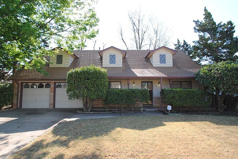 1st image of 114 Bellaire Dr