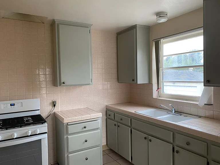 2570 B St — Photo 11