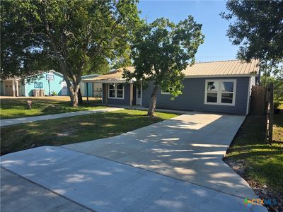 809 W Saint Louis Ave, Seadrift, TX, 77983