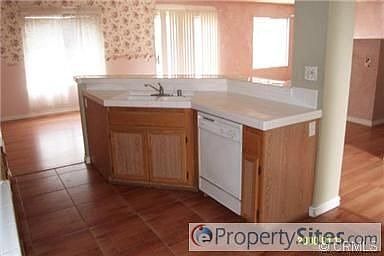 4th image of 15242 Grumman Ave
