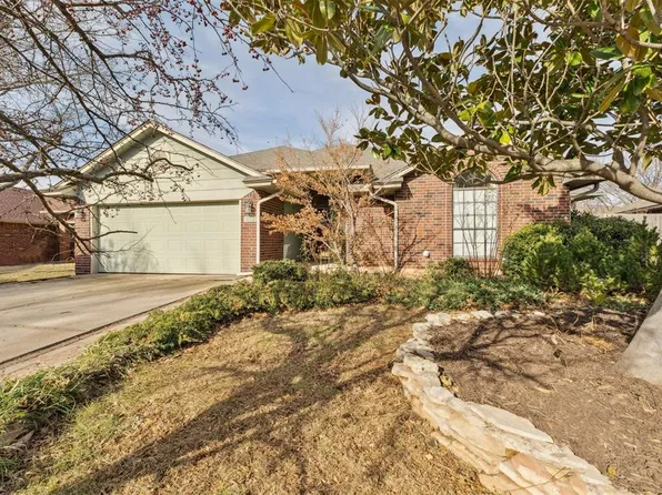 717 Gyrfalcon Dr, Norman, OK 73072