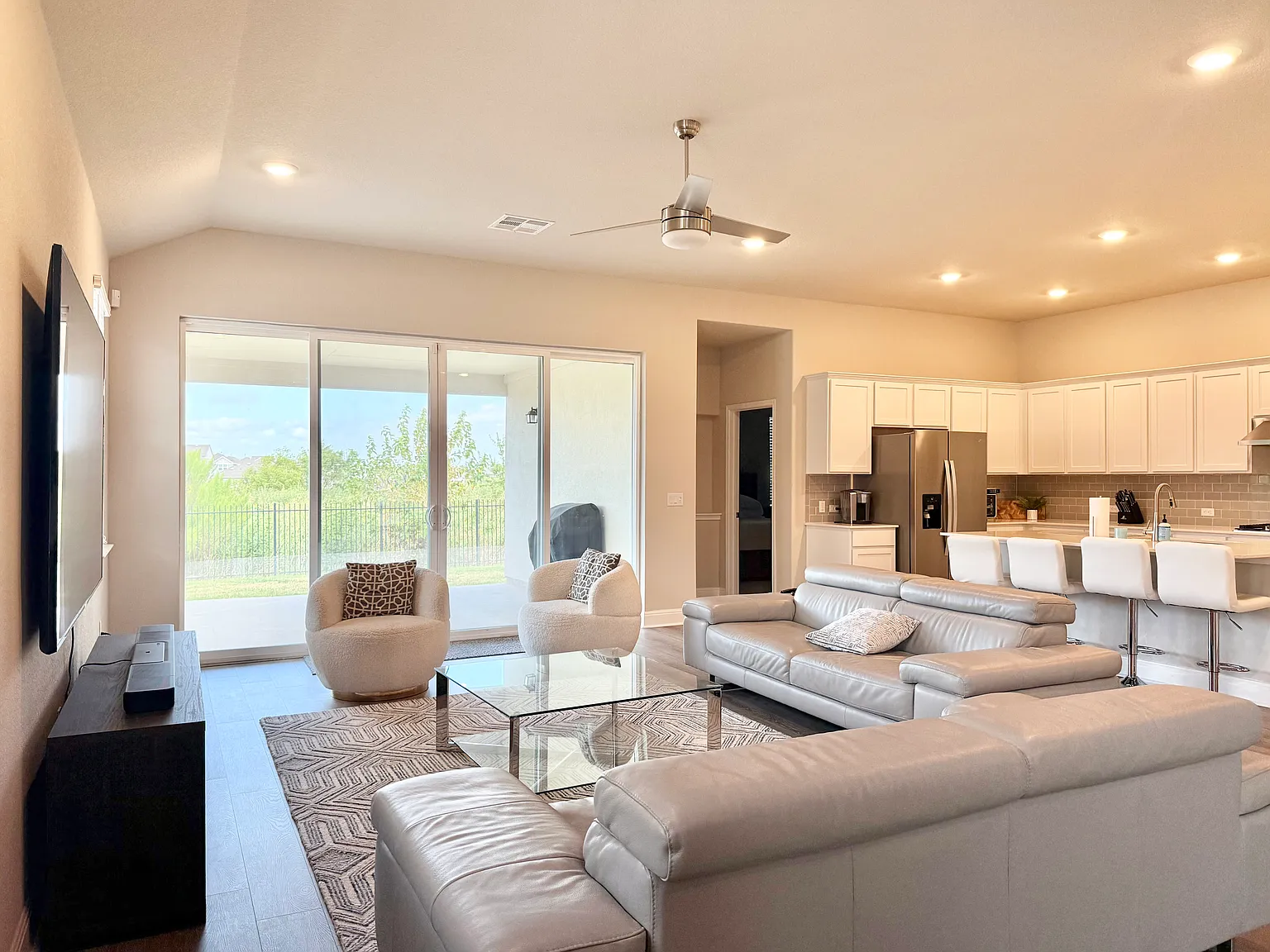 4 bed, 2610 sqft, $2,800 — Photo 3