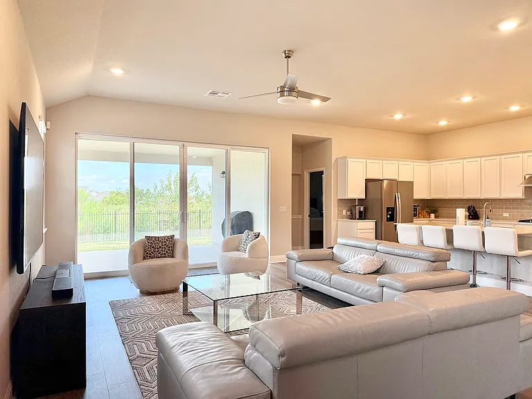 17712 Gilberto Dr — Photo 3