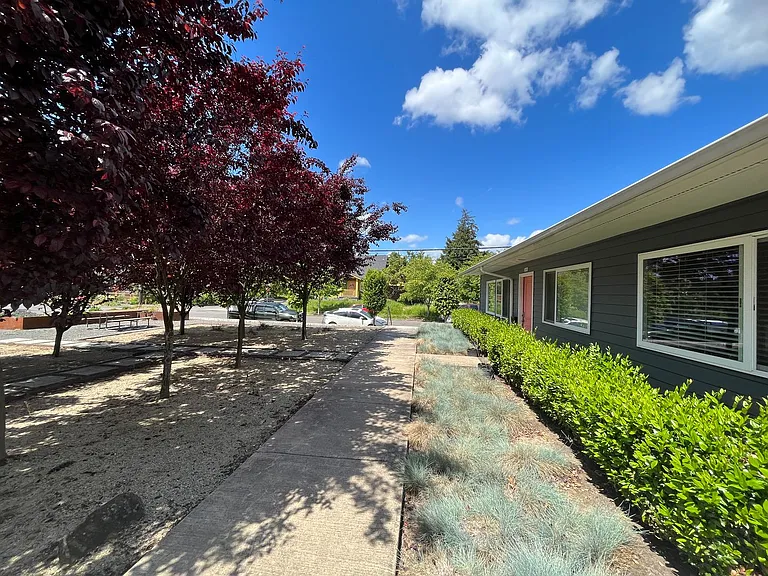 3610 SE 15th Ave — Photo 2