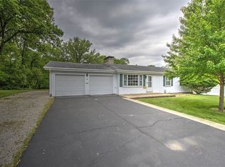 13 Circle Dr, Decatur, IL 62521