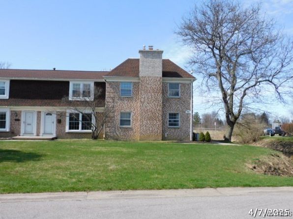 90 Carriage Dr APT 8, Orchard Park, NY 14127