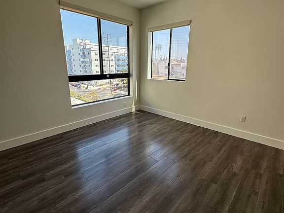 3rd image of 1046 S Serrano Ave #4