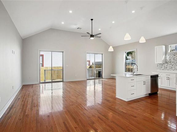 4th image of 2135 Columbus St