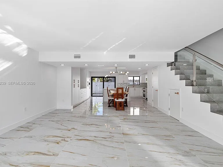 16449 NE 26th Ave — Photo 20