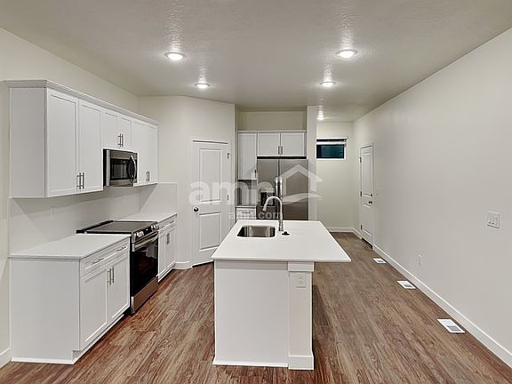 3rd image of 1152 E Caitlyn St