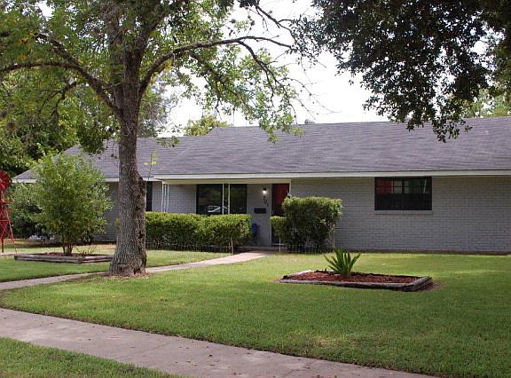 2nd image of 701 Morning Glory Dr