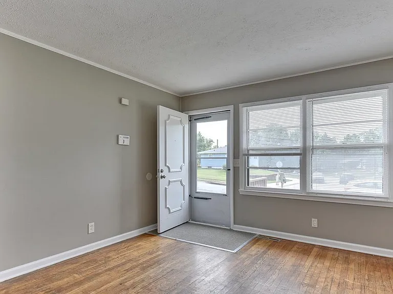 4706 Kansas Ave — Photo 3