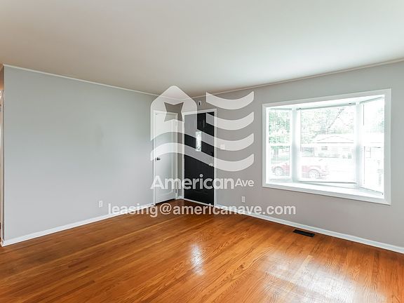 1527385_004_living_room_14071647.jpg