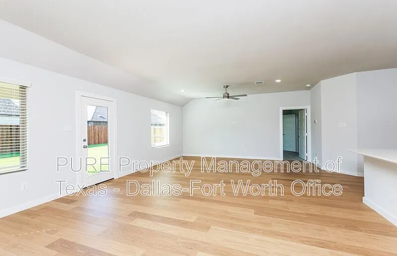 4 bed, 2.0 bath, 1791 sqft, $1,950 — Photo 4