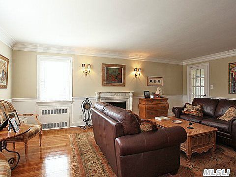 4th image of 451 Raymond St