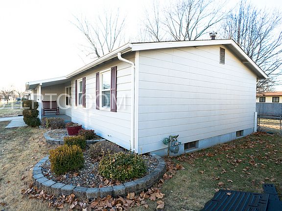 3rd image of 2175 Collier Dr