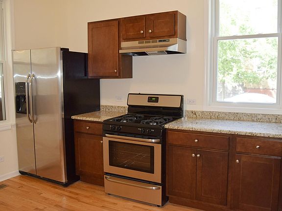 2nd image of 1067 W Cornelia Ave #3F