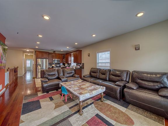 5th image of 31 Spruce St #2