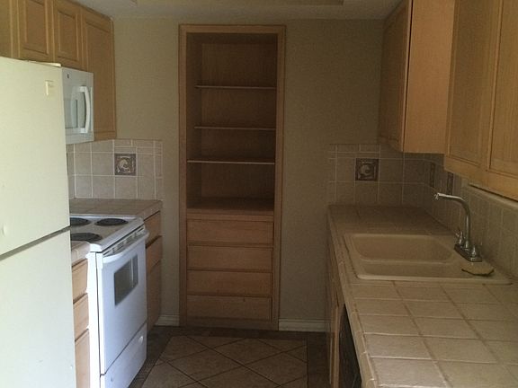 4th image of 1206 E Toledo St