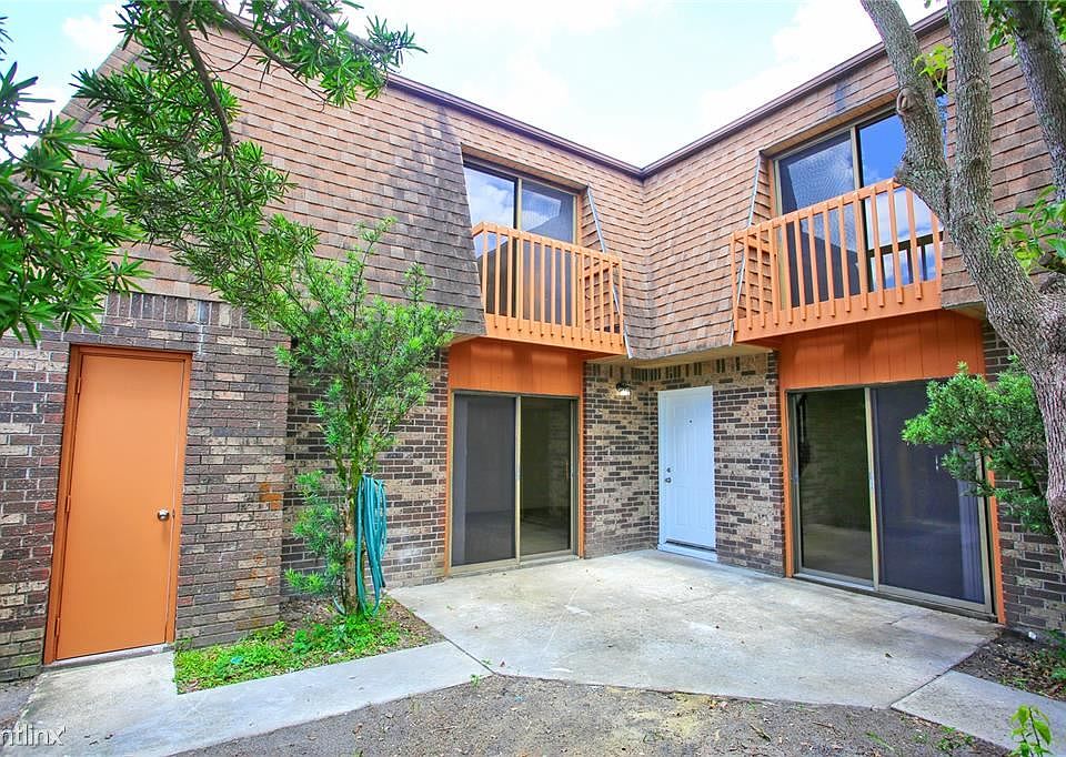 1st image of 303 Terrace Ct