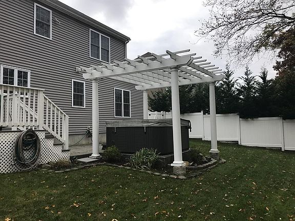 4th image of 38 Apple Tree Ln