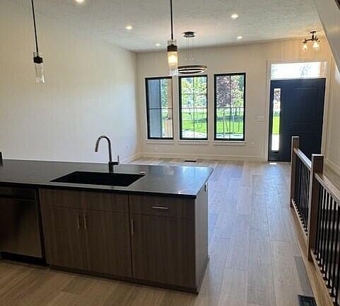 5th image of 9102 Village Way #103