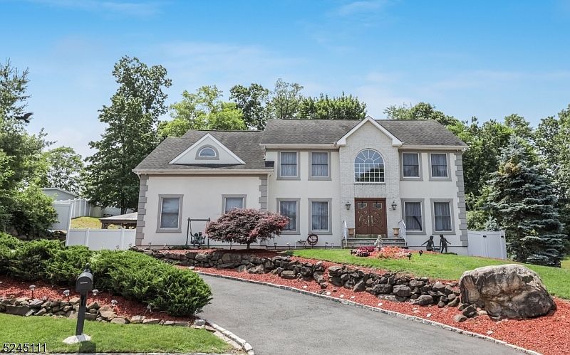 1st image of 5 Mcguire Dr