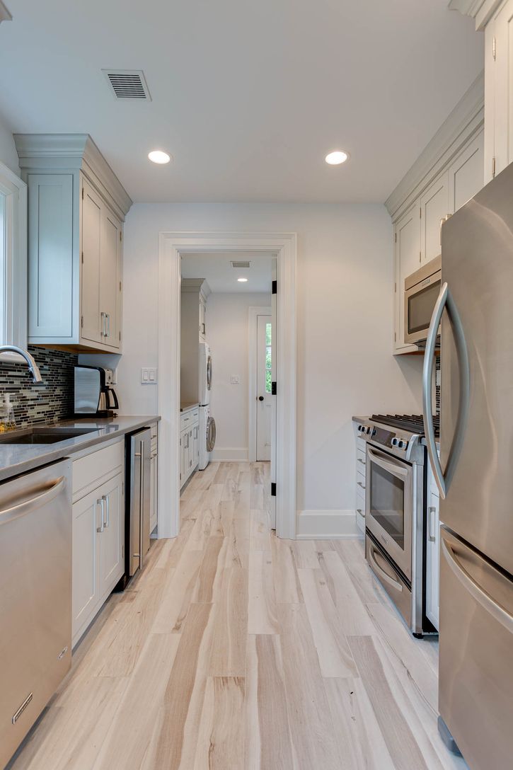  Pool House Kitchen & Laundry Room