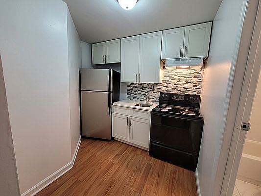 3rd image of 2693 Morris Ave #Dd