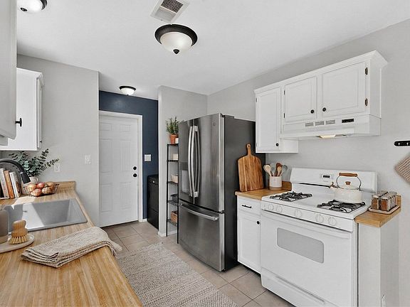 4th image of 1348 Lil Ave NE
