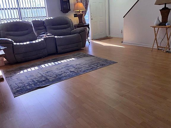 4th image of 605 NW 47th St