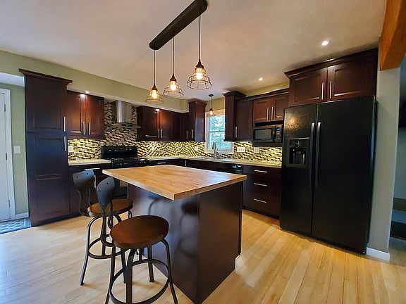 5th image of 805 Valley Dr