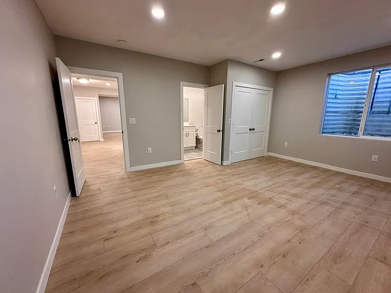 1115 E 400 N — Photo 13