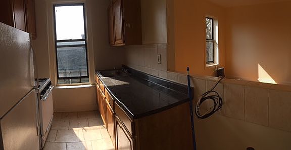 3rd image of 250 E 29th St APT 3D