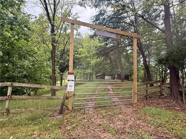 7438 Stone Lick Rd, Gay, WV 25244