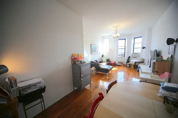 Rented by Metropolitan Realty | media 1